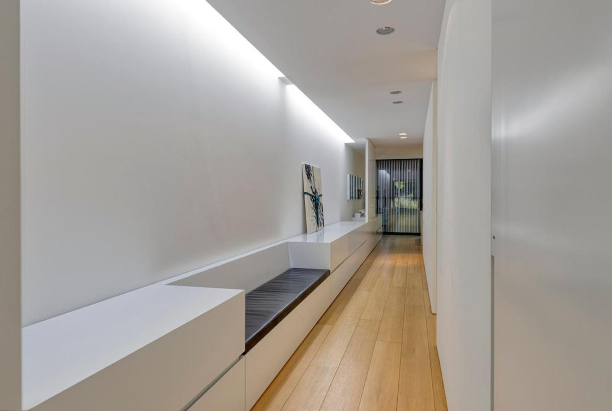 The Luxury Glass Manor *